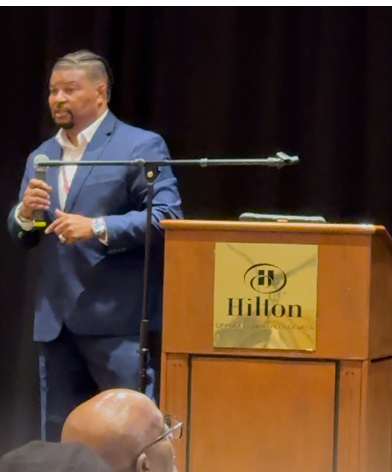 Darrell Thompson speaking at the Hilton